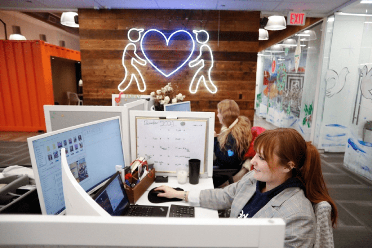 Roadway Moving team in the office