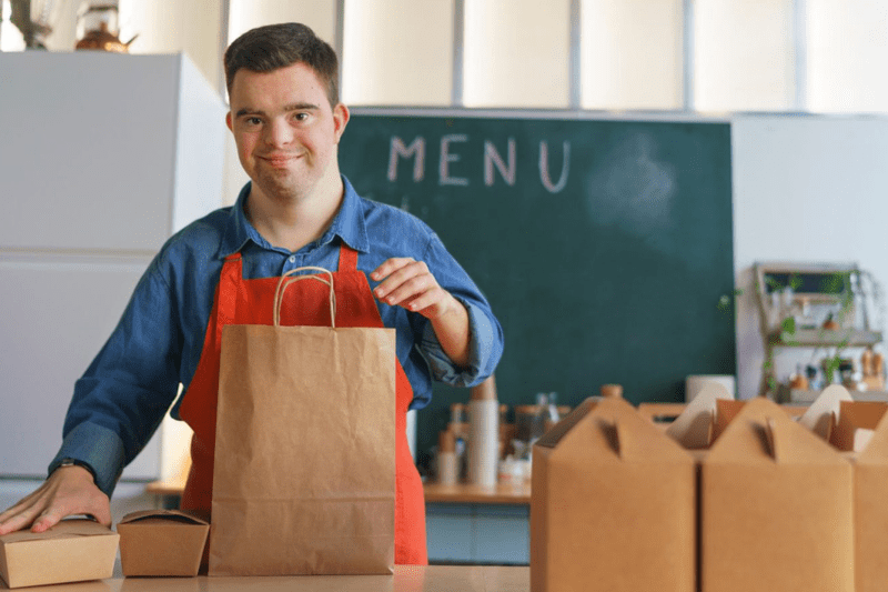 Cajero o cajera y reponedor o reponedora para Kinko image