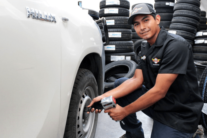 INSTALADOR DE LLANTAS image