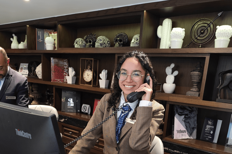 Recepcionista Bilingüe en Hotelería image