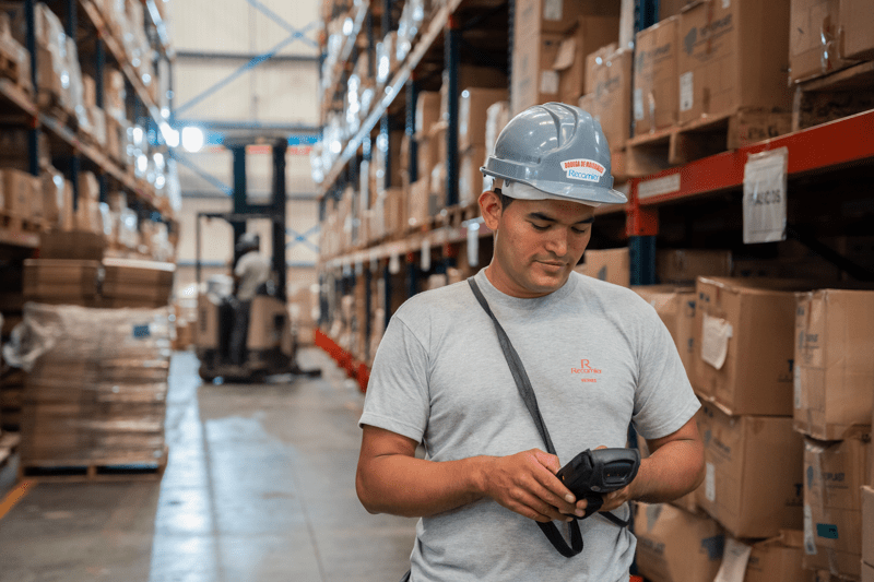 Auxiliar de Bodega - Manejo de Montacargas image