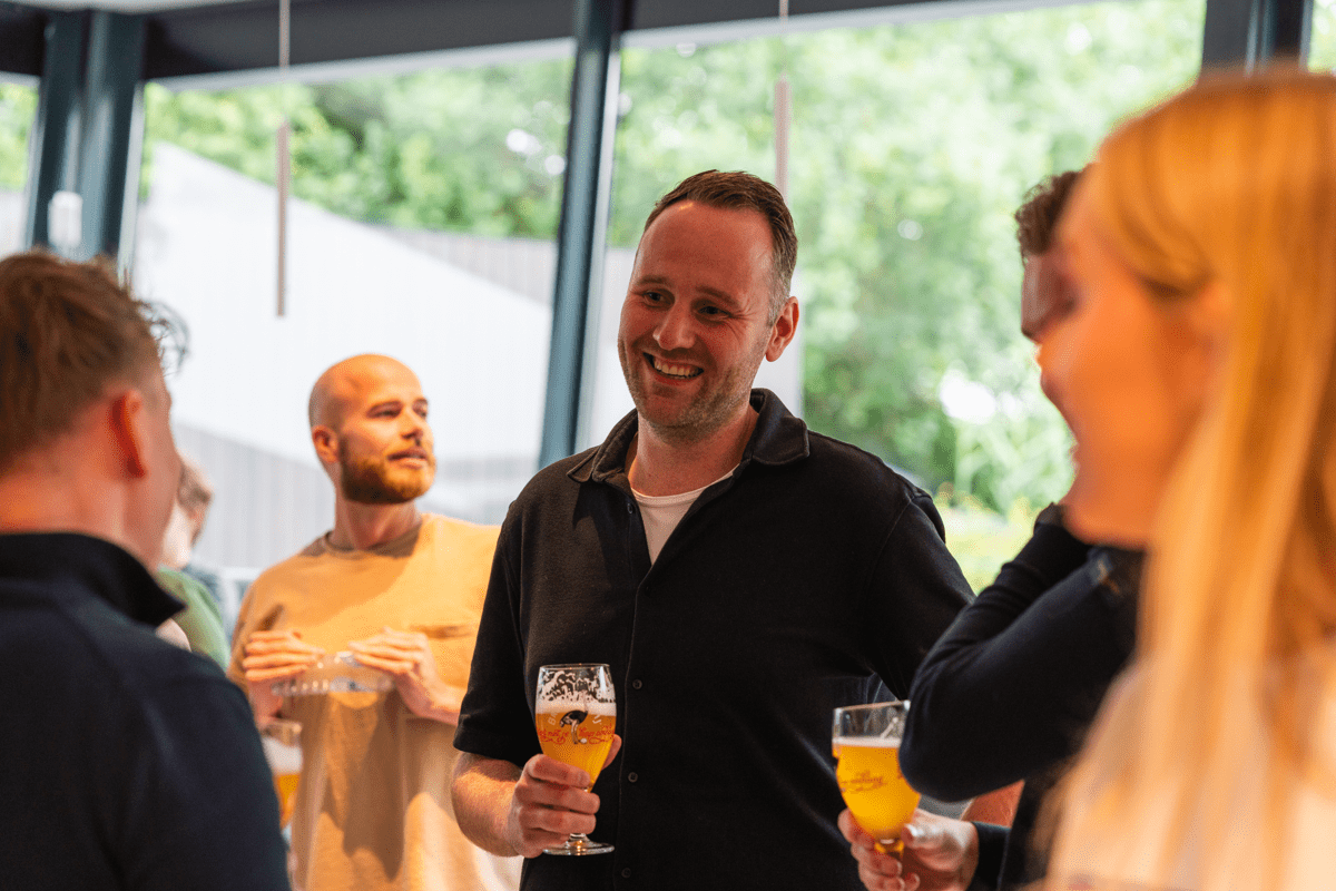 Product Manager CMS Casper op de vrijdagmiddagborrel bij Booking Experts