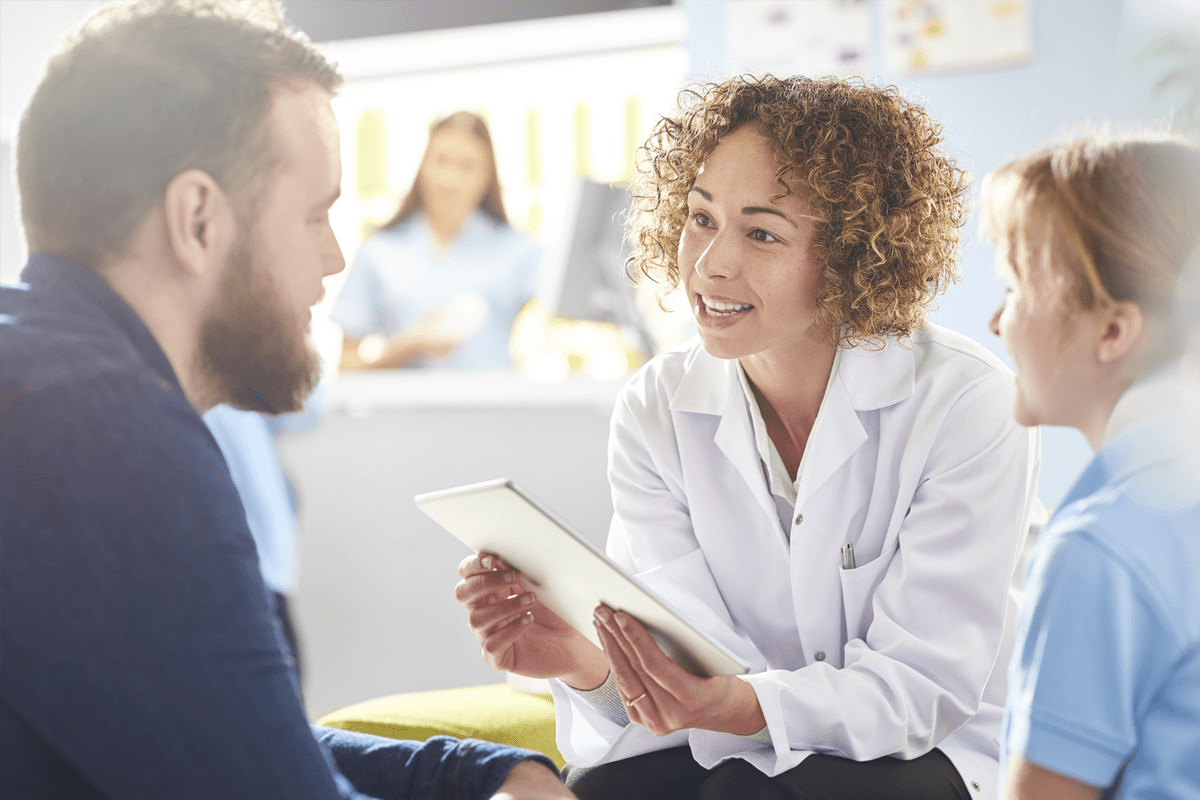 Samtale mellom helsepersonell og pårørende