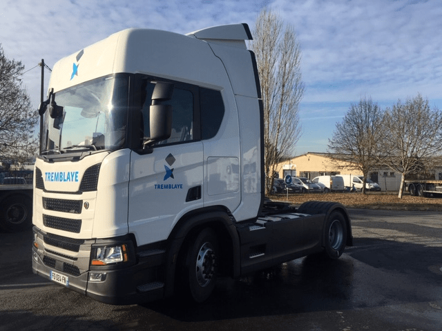 TRACTEUR TREMBLAYE SEUL.jpg