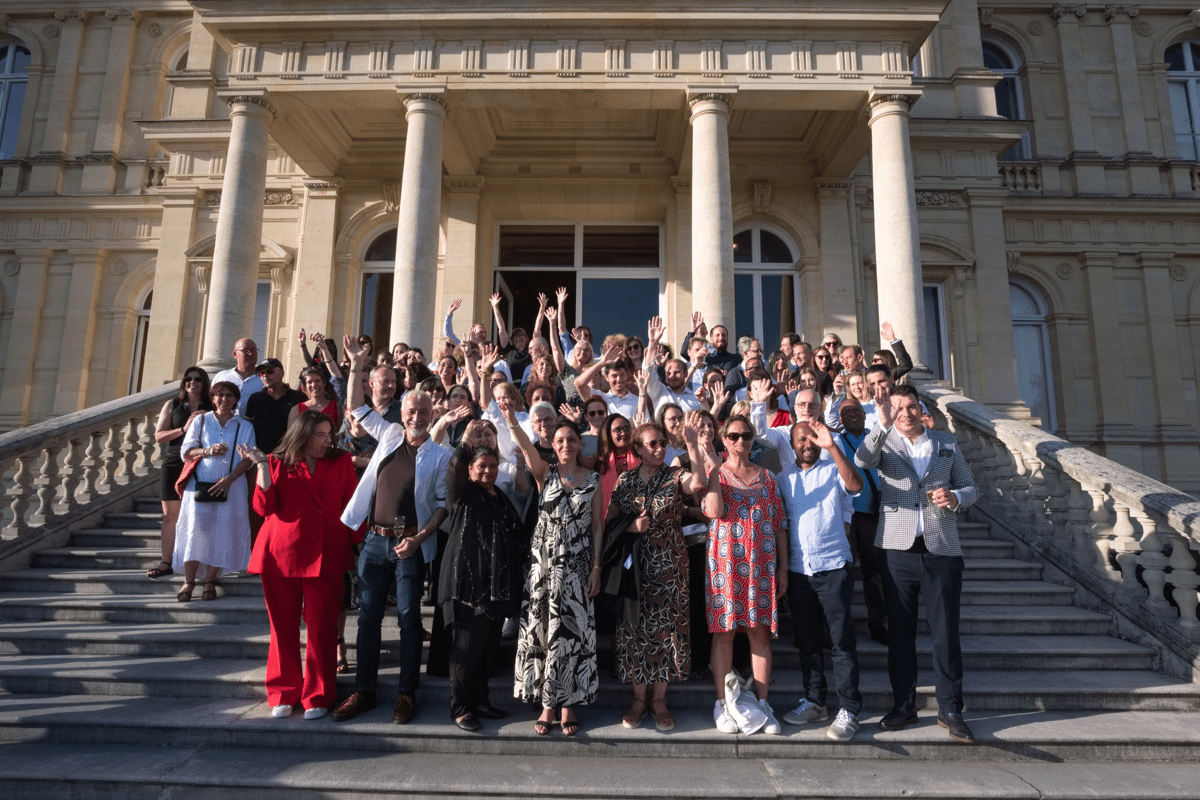 Photo de groupe séminaire Paris Formations et Compétences.jpg