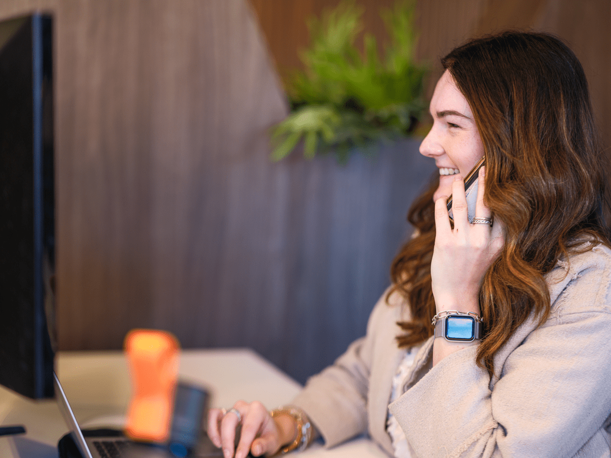 Ons Customer Success Team beantwoordt vragen van gebruikers via chat, e-mail en telefoon en geeft advies over uiteenlopende vraagstukken