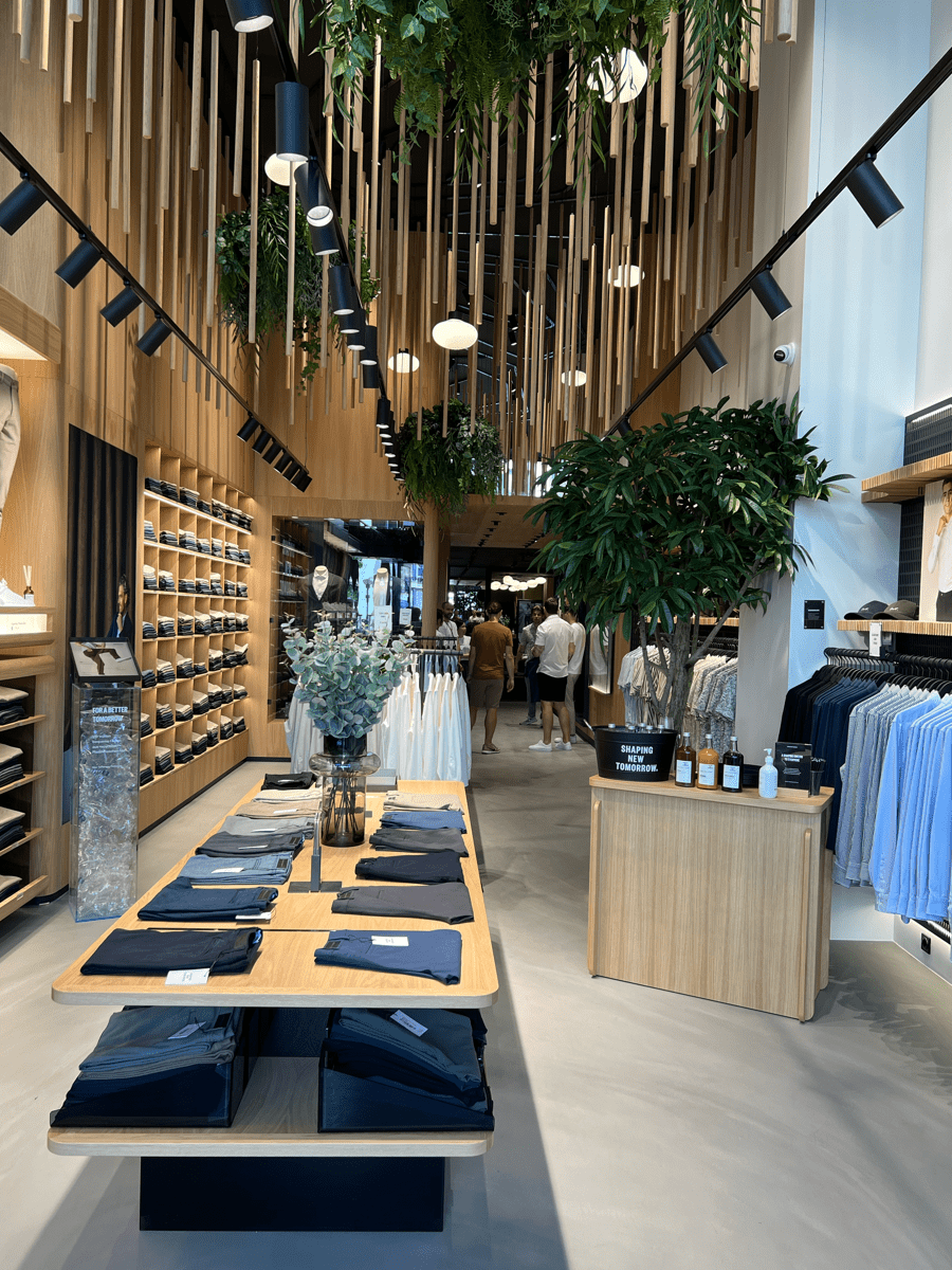 Frankfurt Store - SHAPING NEW TOMORROW