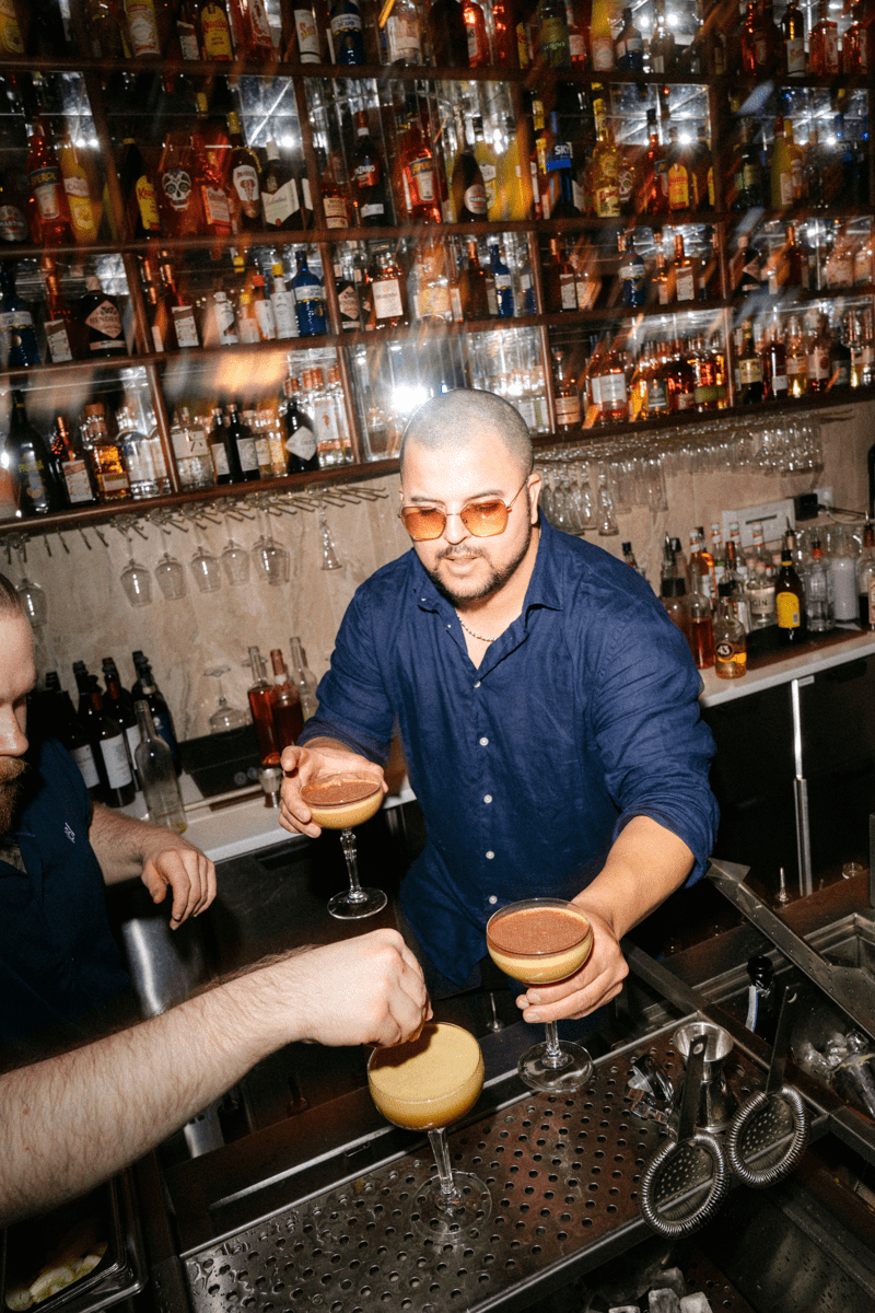 BARTENDER