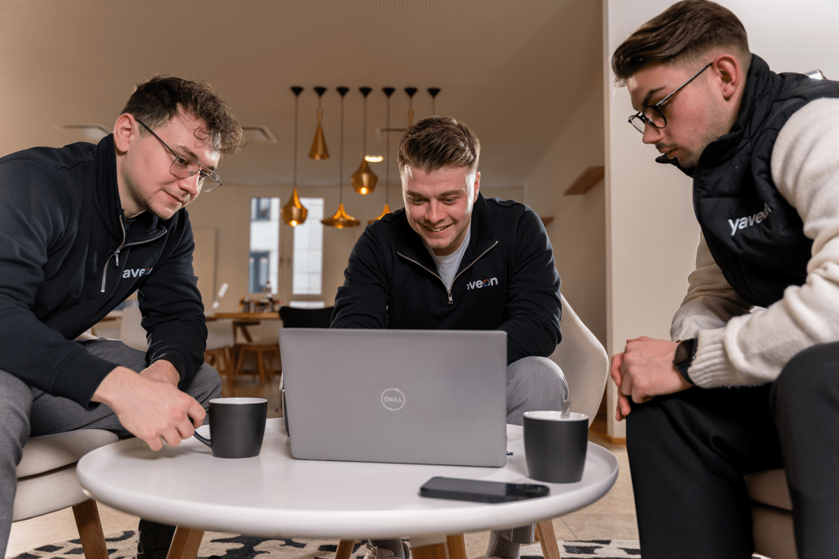 Männer am Laptop