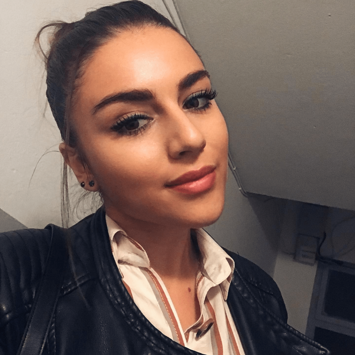 Sperma bilan pompalanadigan qinning yaqindan korinishi