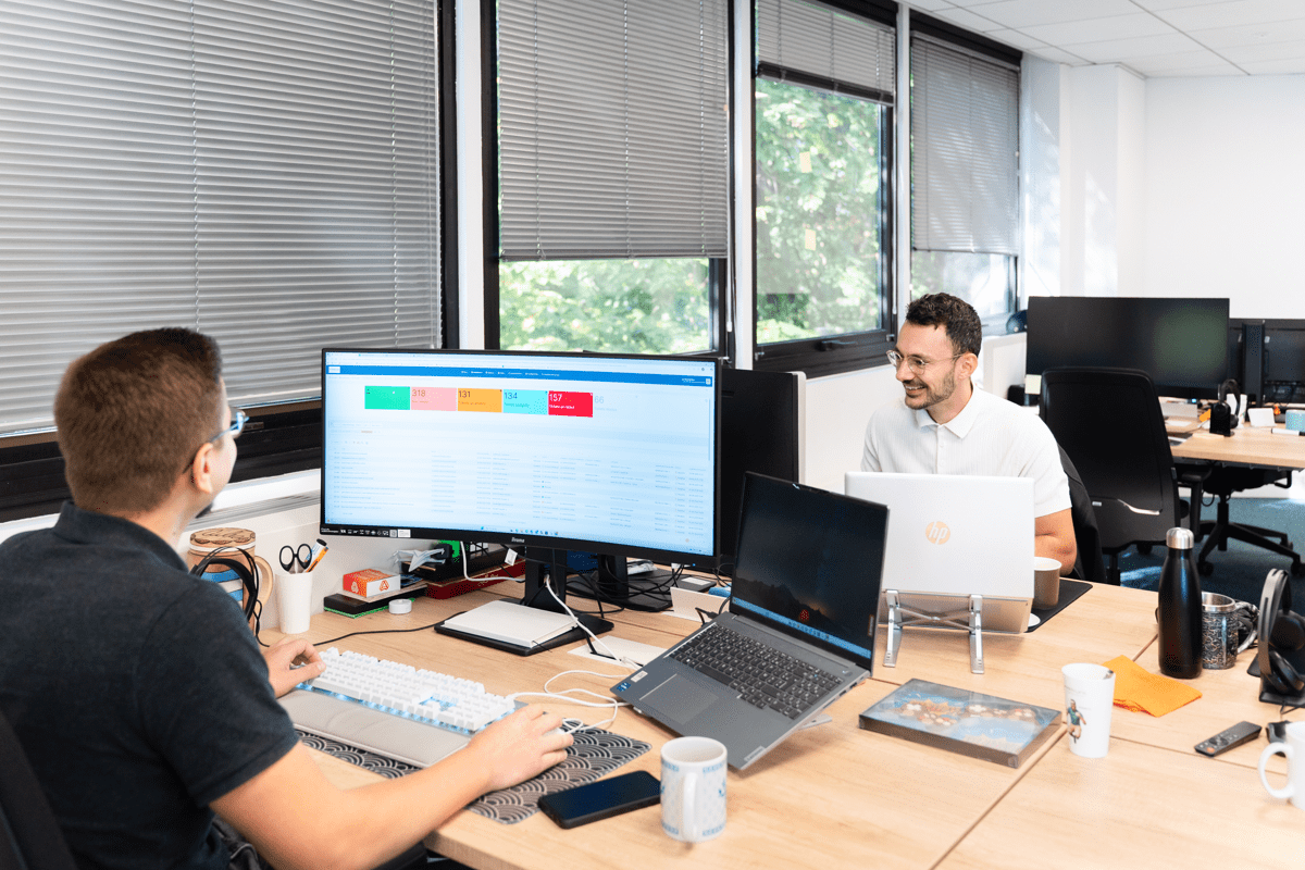 Valentin et Oleg - Service desk 
