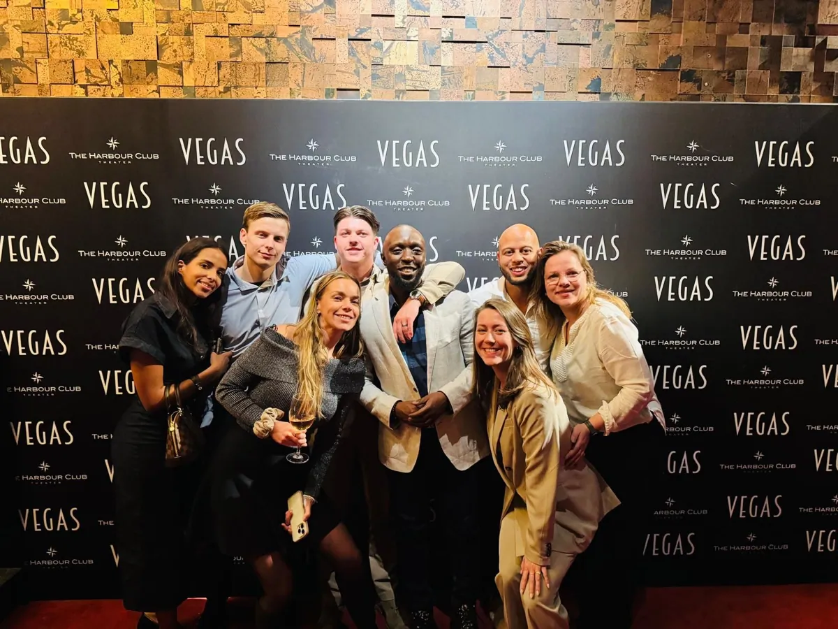 Een teamlid van Morgan dat buiten de gebaande paden treedt of een actieve, ondernemende werksituatie.