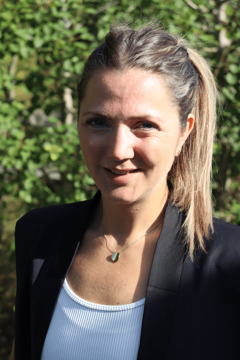 Malin Young, porträtt.JPG