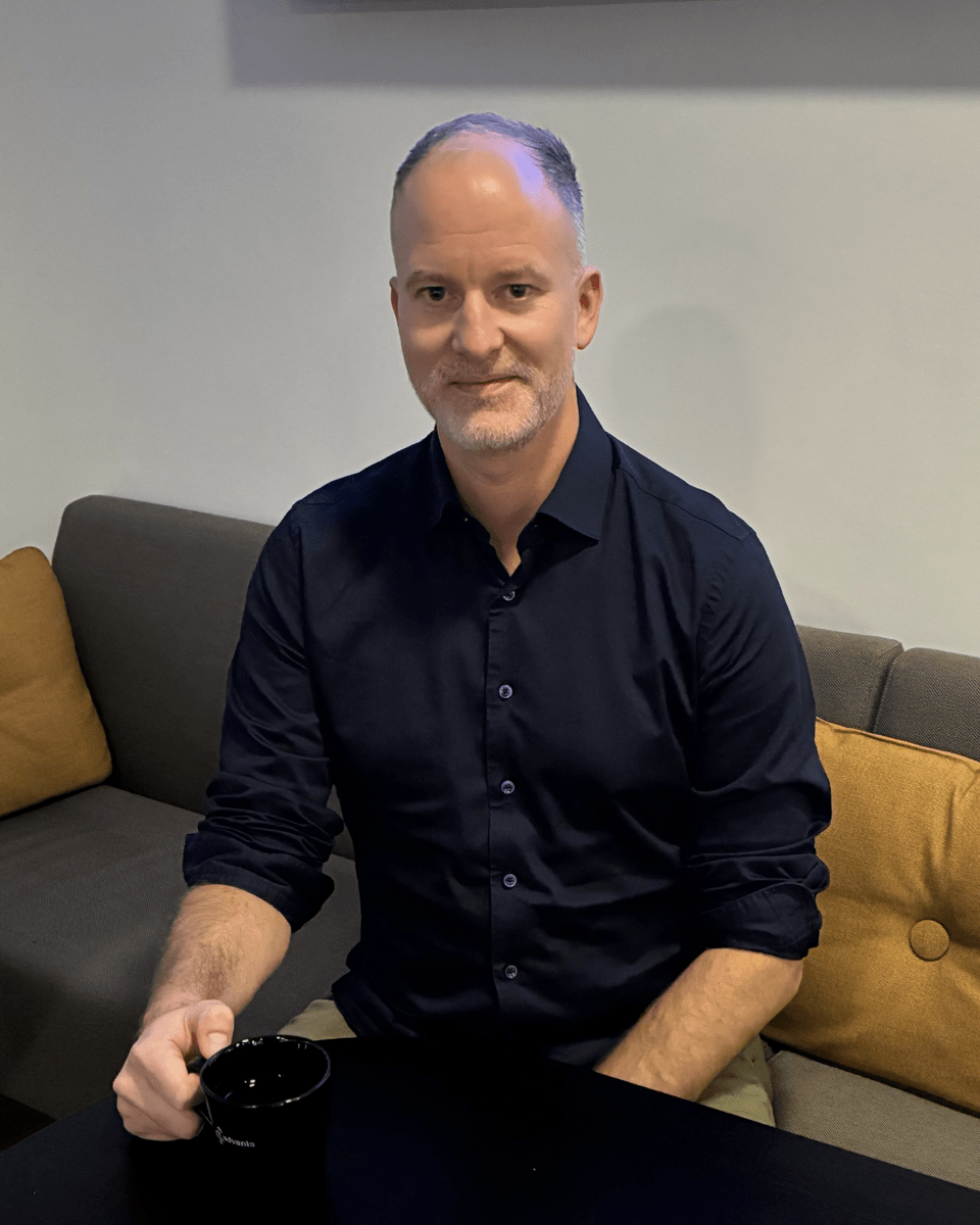 Leo E. dricker kaffe.jpg