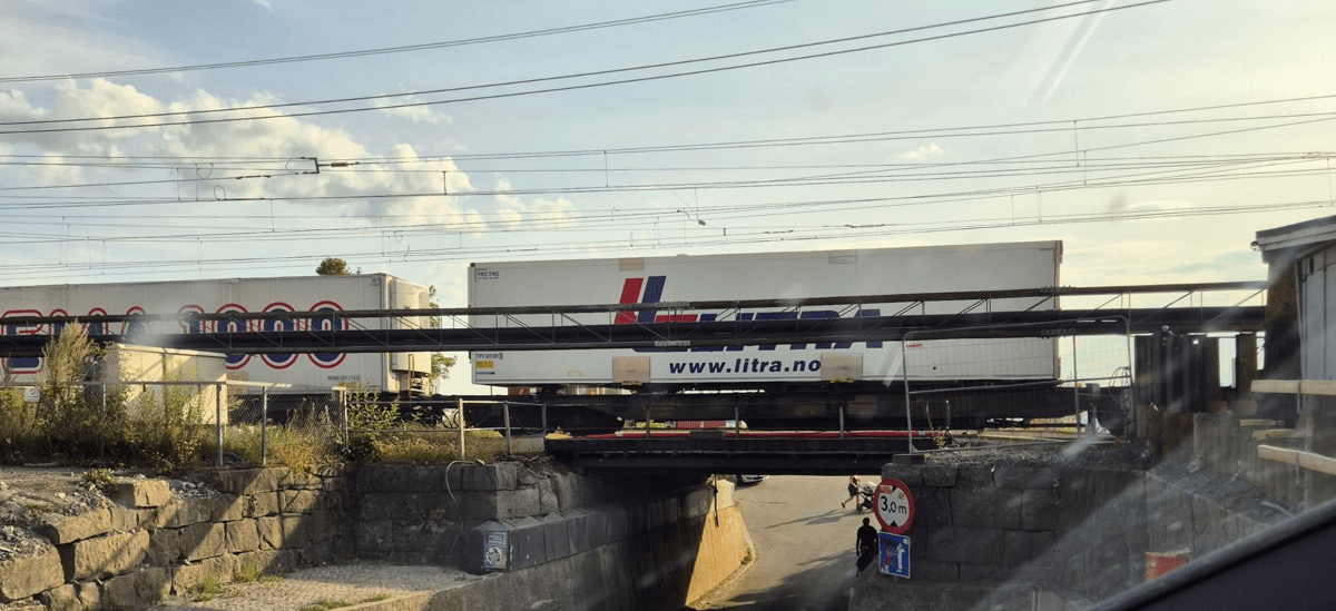 Litratoget på vei mot Hamar stasjon