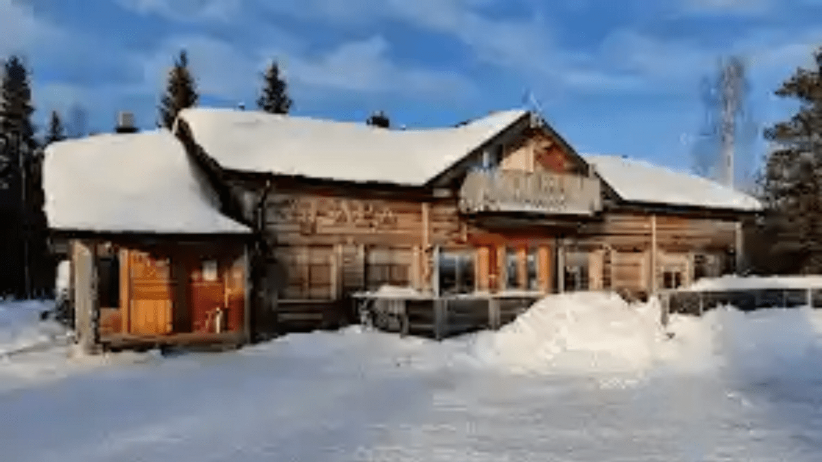 EatLappi_ravintola ulkoa pieni.png