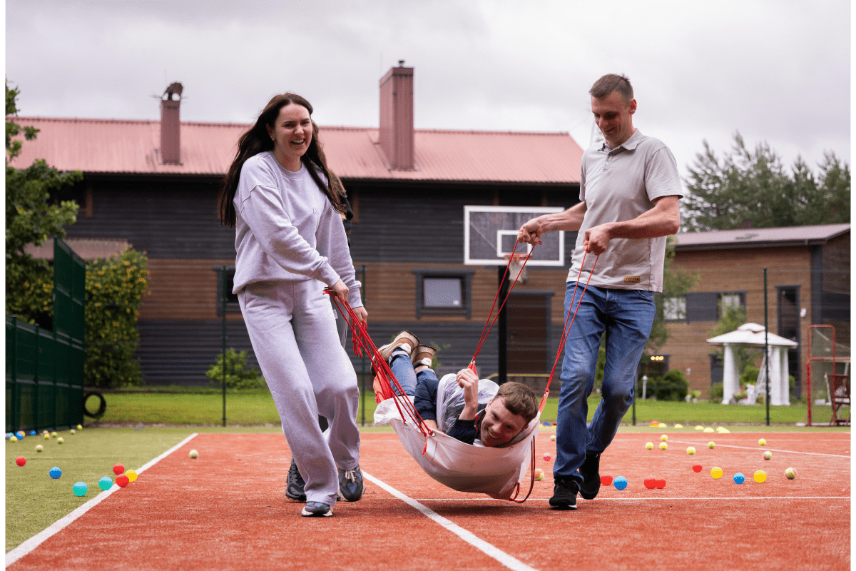 Juodelių komandos gyvenimas iš arti, šventės ir užsiėmimai