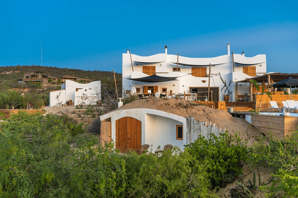 arquitectura-desertica-tapiales-The-White-Lodge-hotel-ecologico-Los-Cabos-Baja-California-Sur.jpg