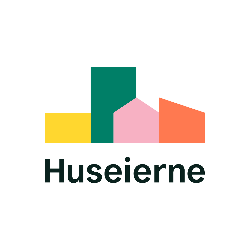 Huseierne Lockup Positive RGB.png