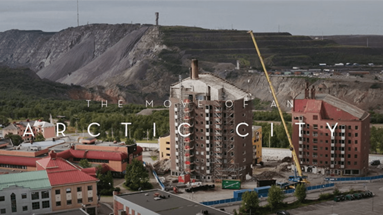 Säsongskollage av Kiruna som visar stadens skiftande natur under årets lopp