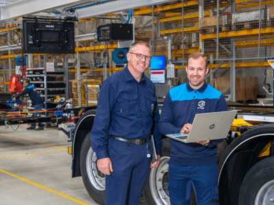 Collega’s aan het werk in de productie van D-TEC