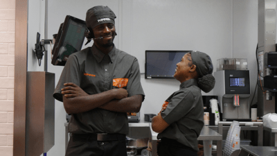 Service et coordination en restaurant Popeyes