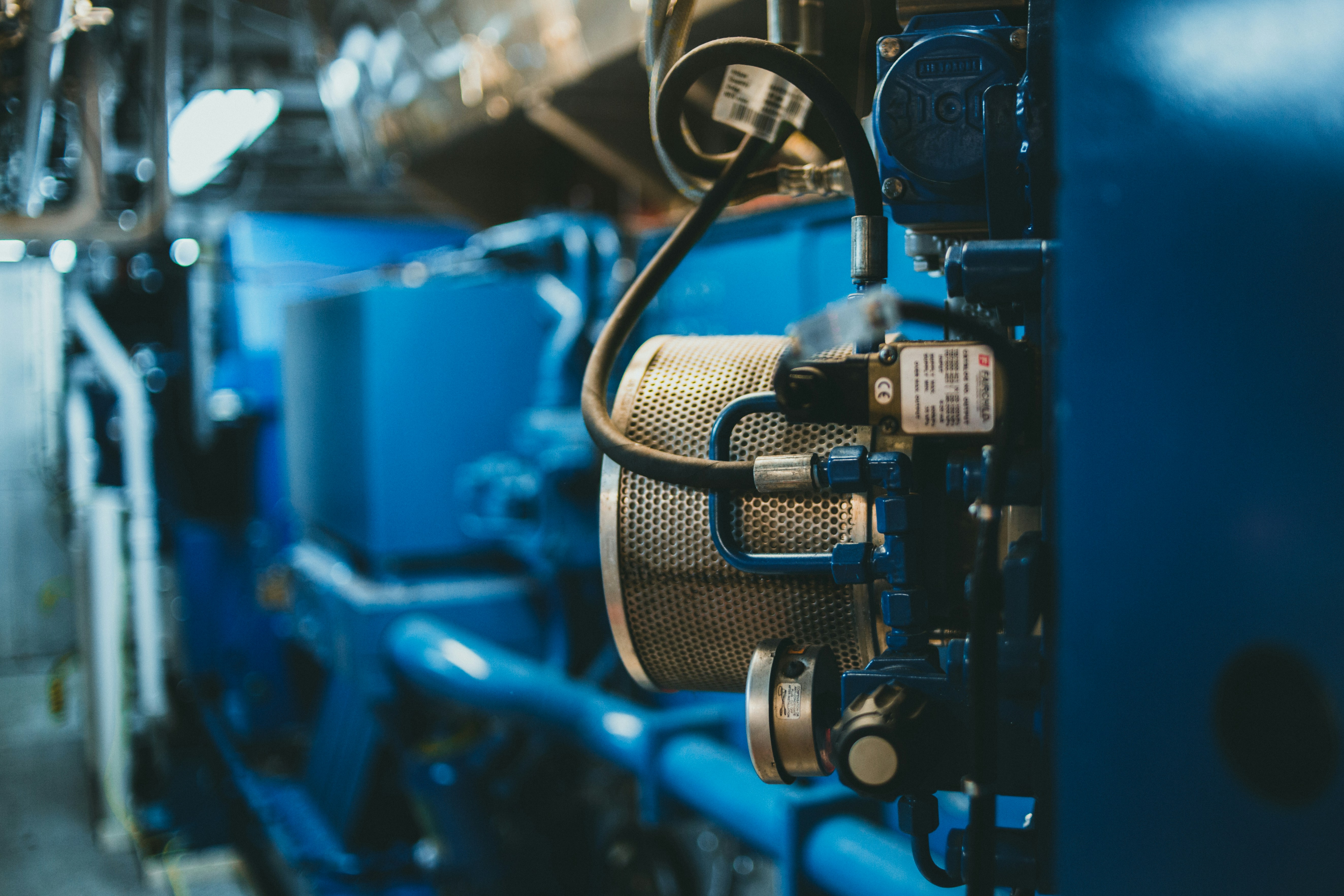 a close up of a machine that is blue