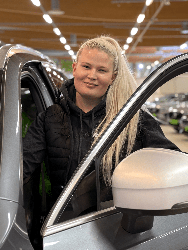 Kuvassa Kamuxin automyyjä Emilia