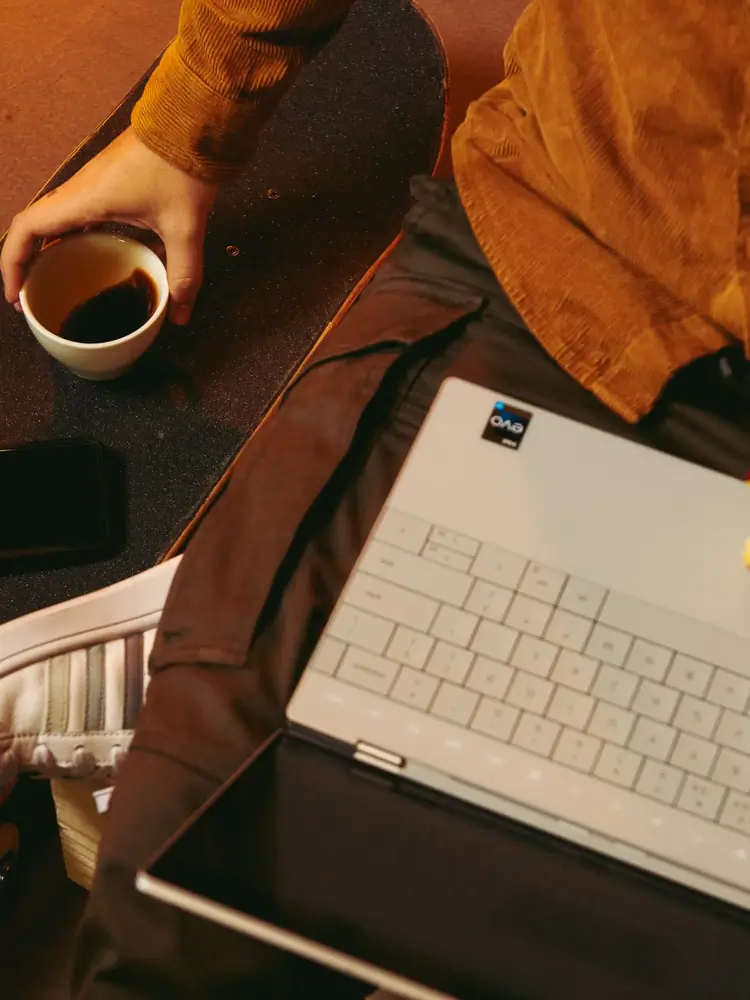 Chilling with laptop