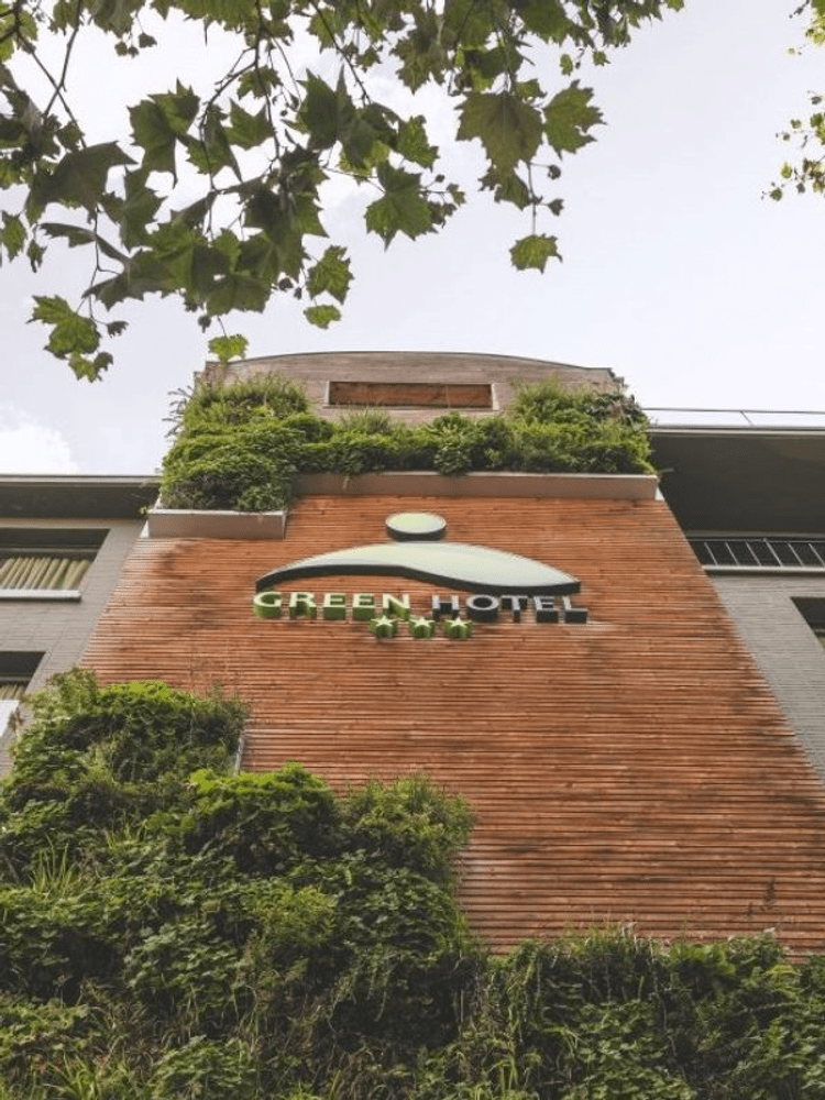 Buitenkant gebouw Green Hotel