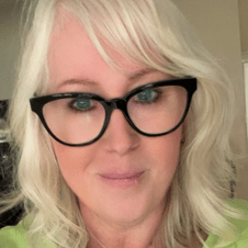 Picture of Faye Savar