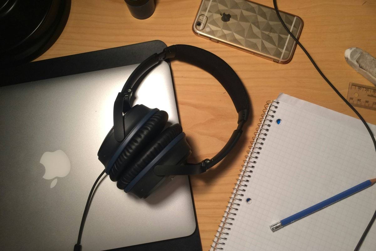 balck corded headphones