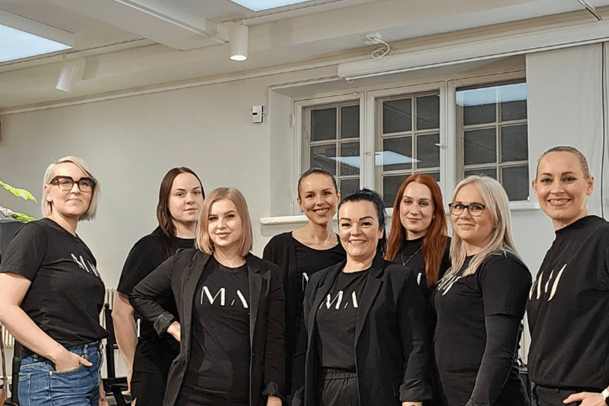 MAJn ammattilaisia yrityskeikalla