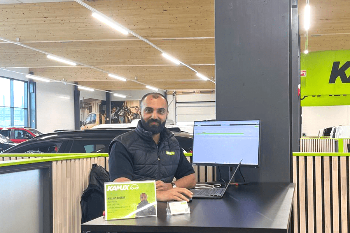 Kuvassa Kamuxin automyyjä William