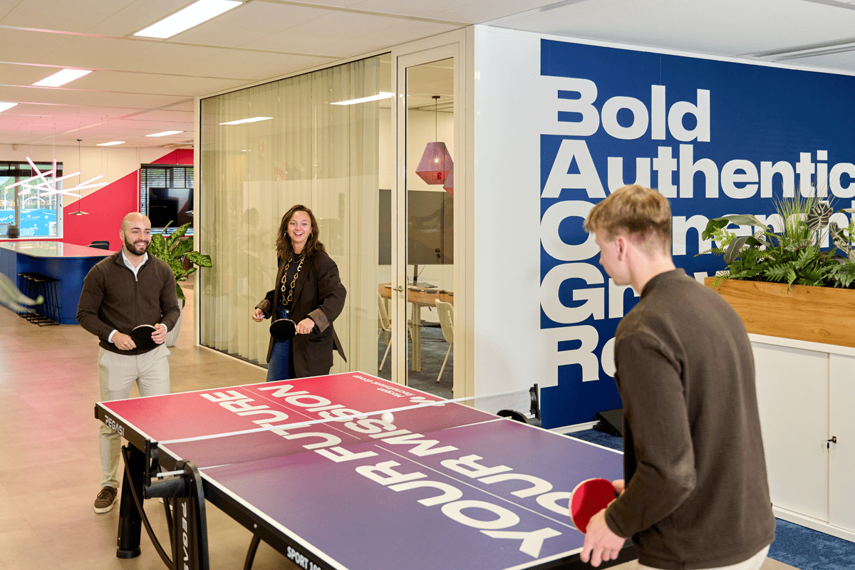 Consultants zijn aan het pingpongen op locatie Amsterdam