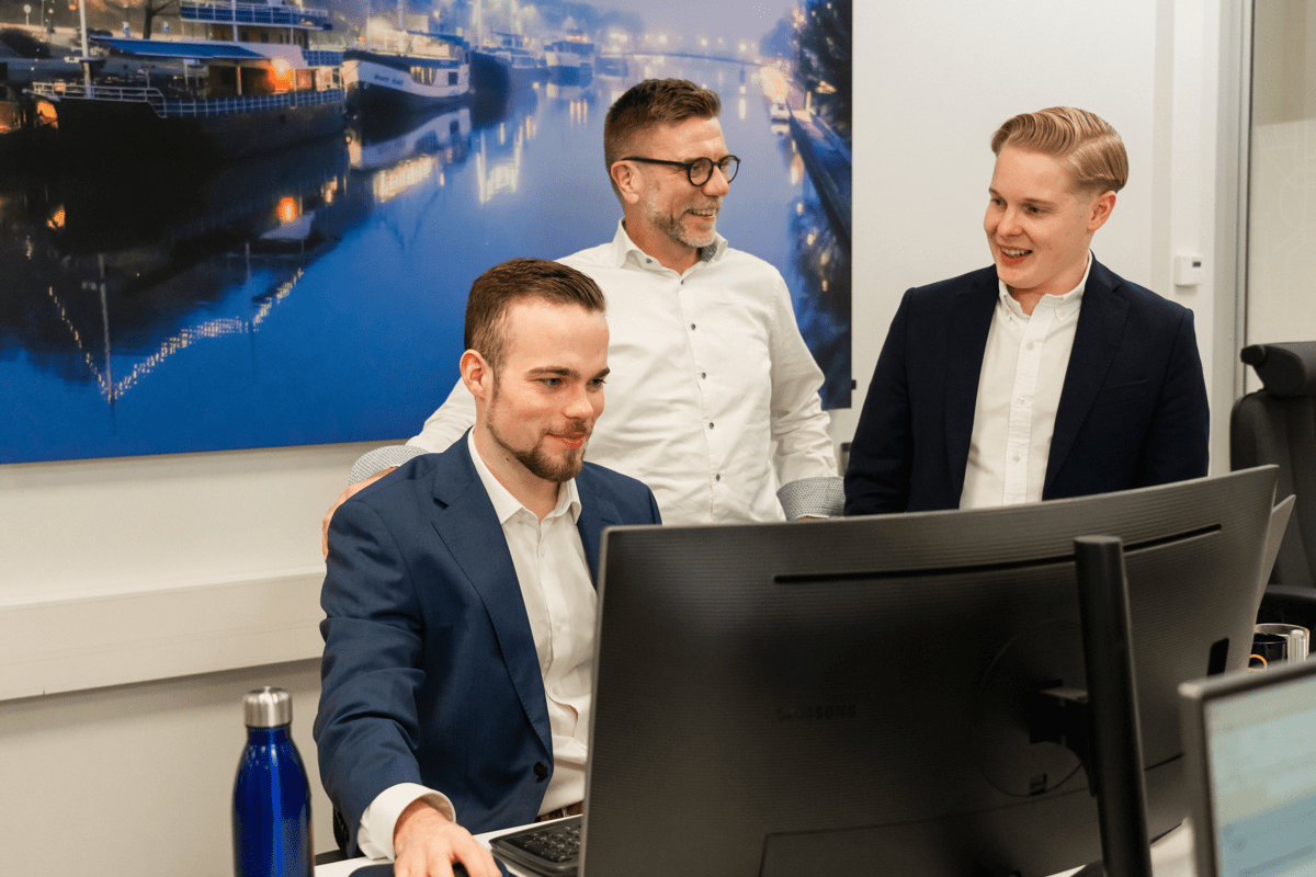 GOS tiimi tekee yhteistyötä ja ohjaa