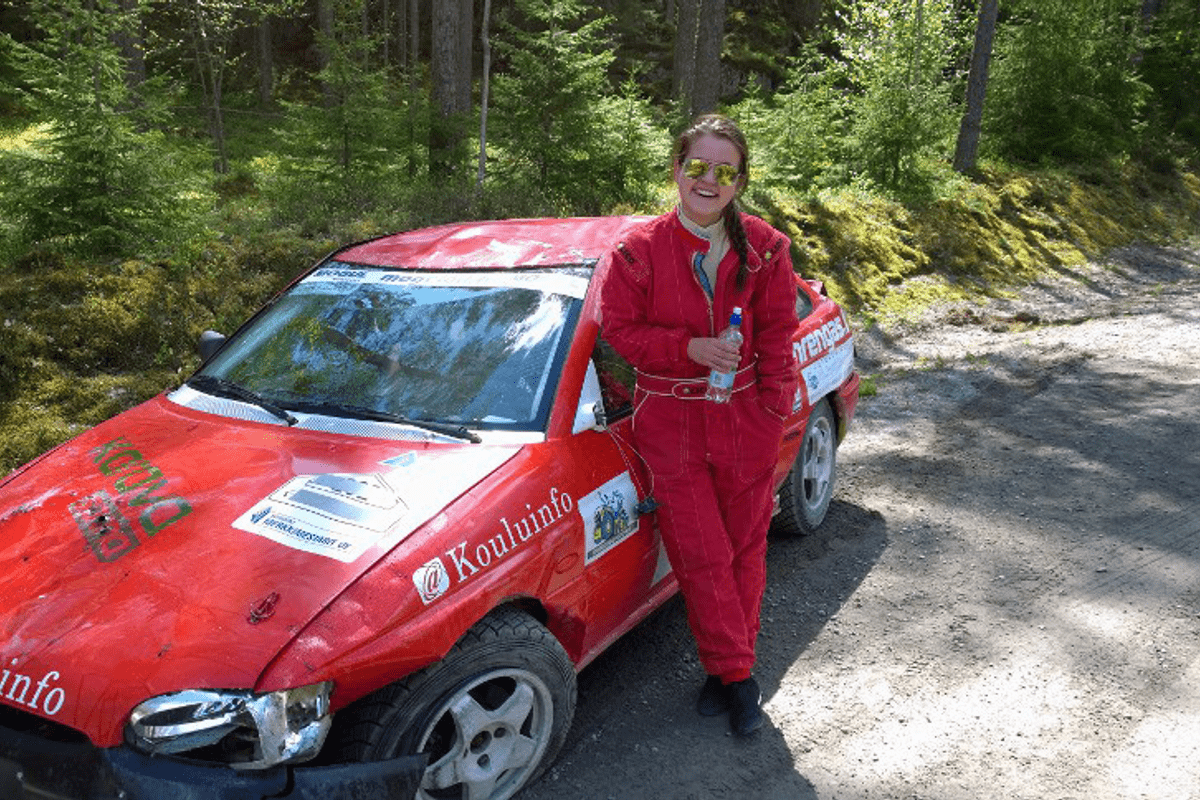 Kuvassa Kamuxin jälkimarkkinoinnin Mari-Anne