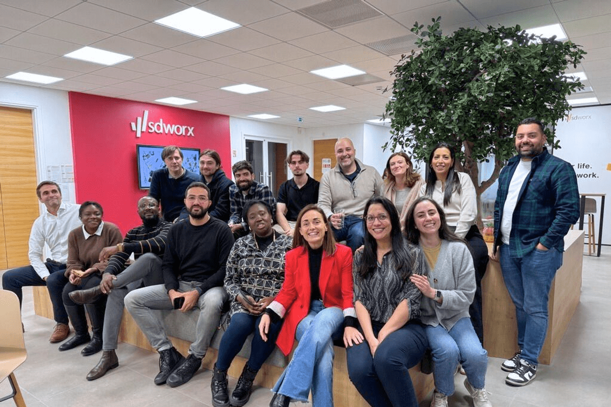 A multicultural group of SD Worx employees enjoying a team lunch