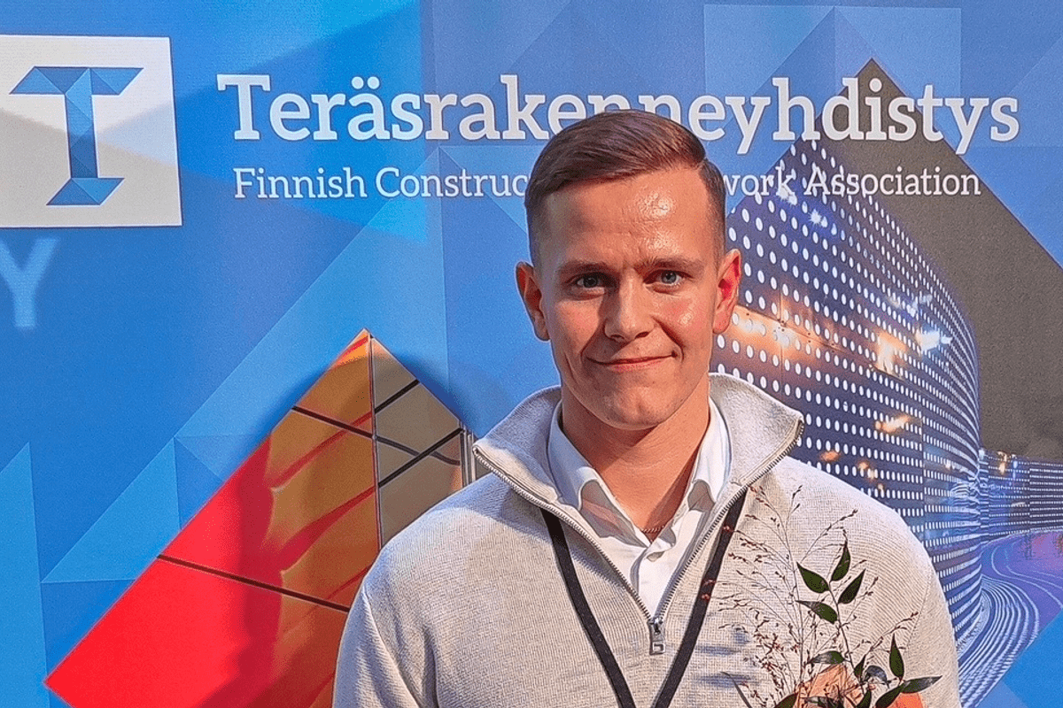 Lukas Aarnio receiving a Recognition Award at Teräsrakennepäivä, organized by the Finnish Constructional Steelwork Association.