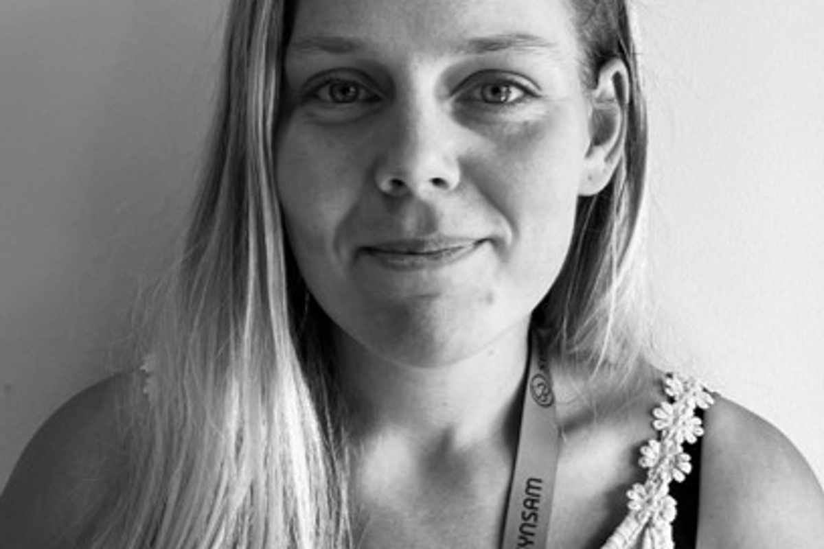 Bild på kvinnlig medarbetare från vårt kundserviceteam