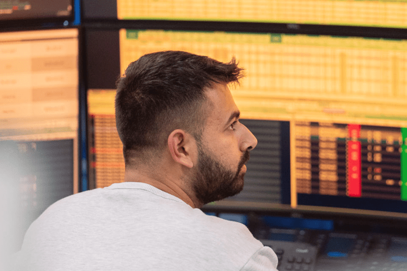Associate Trader image