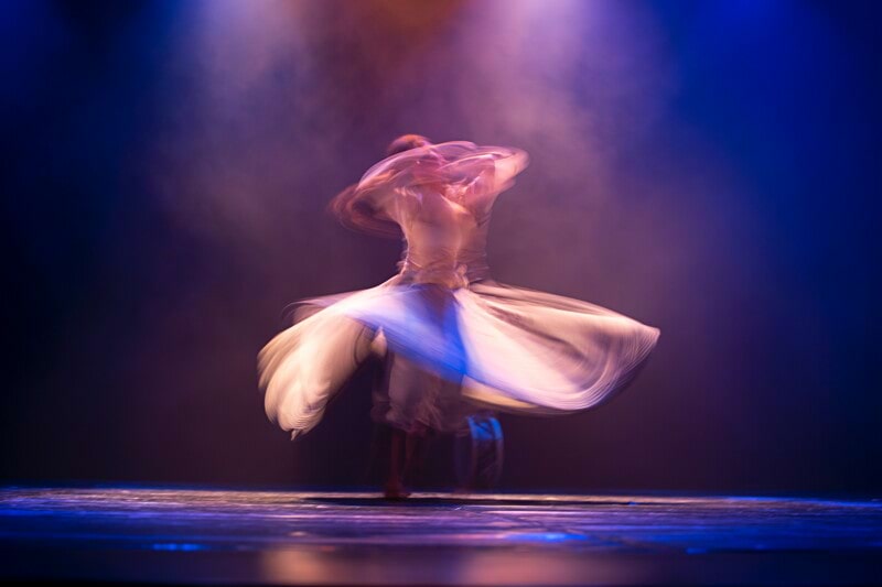 Danseglad assistent søkes! image