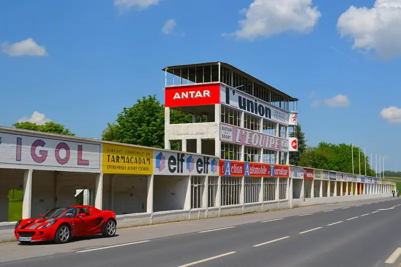 Conseiller commercial automobile HF image