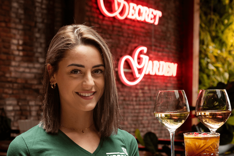 Medewerker bediening image