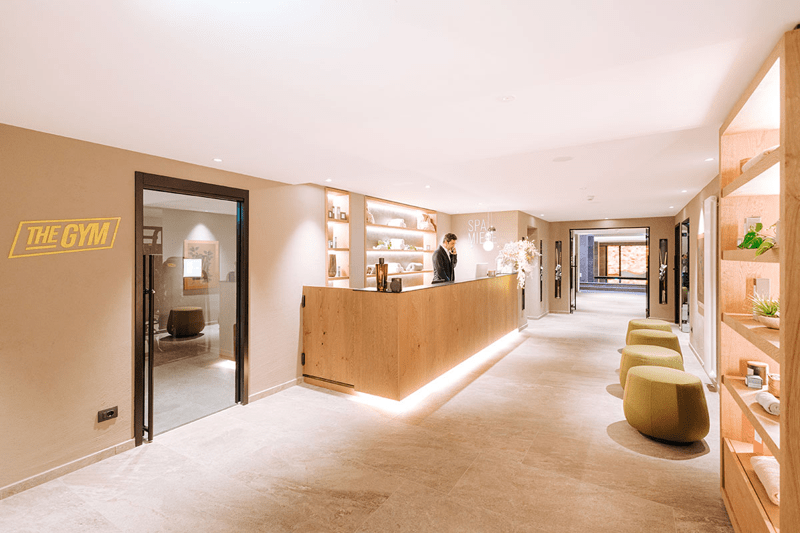 SPA RECEPTIONIST image