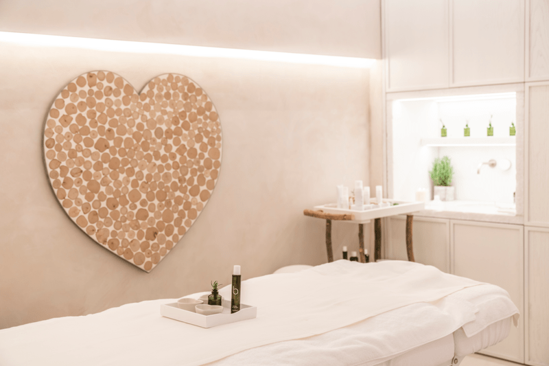Spa Therapist image