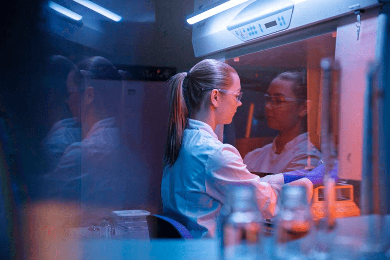 Laboranttia / Laboratorioanalyytikko image