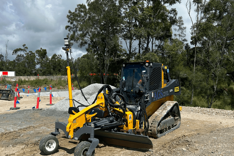 Final Trim Posi-Track Operator image