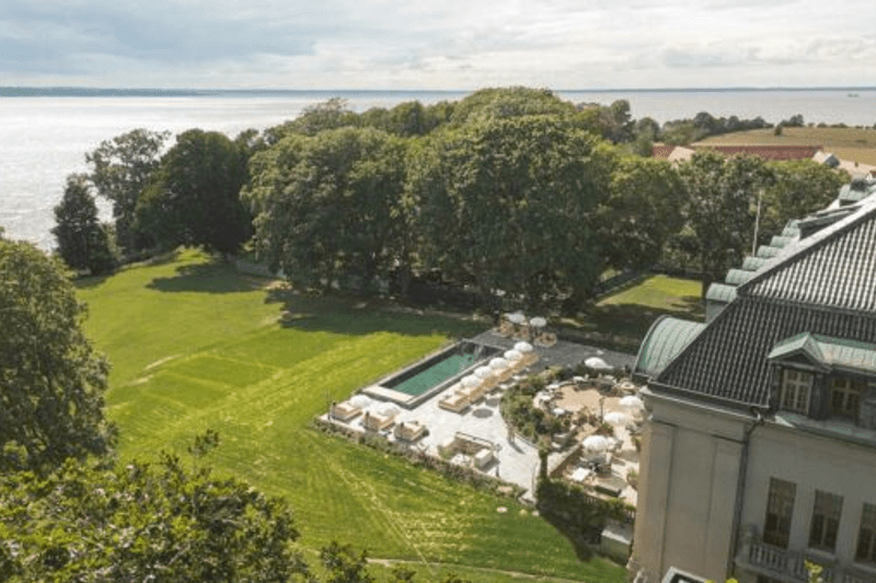 Head Waiter till Maryhill Estate image