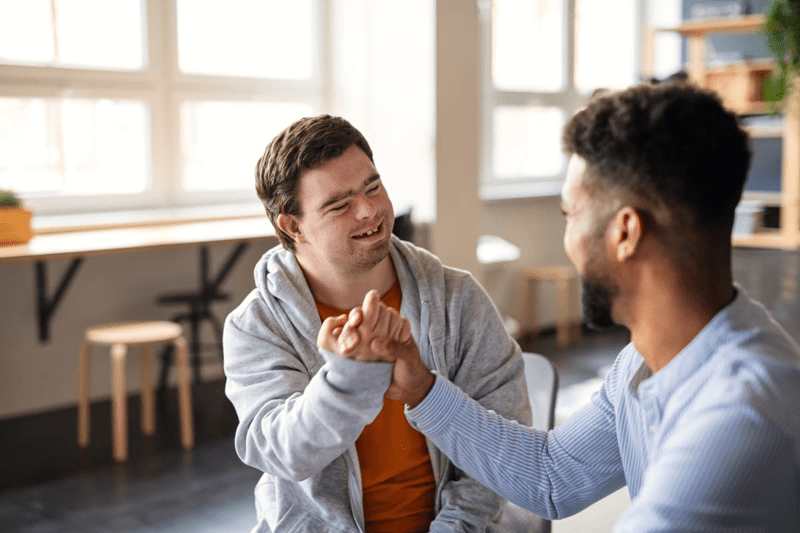 Aide Medico Psychologique ou Accompagnant Éducatif Et Social H/F image